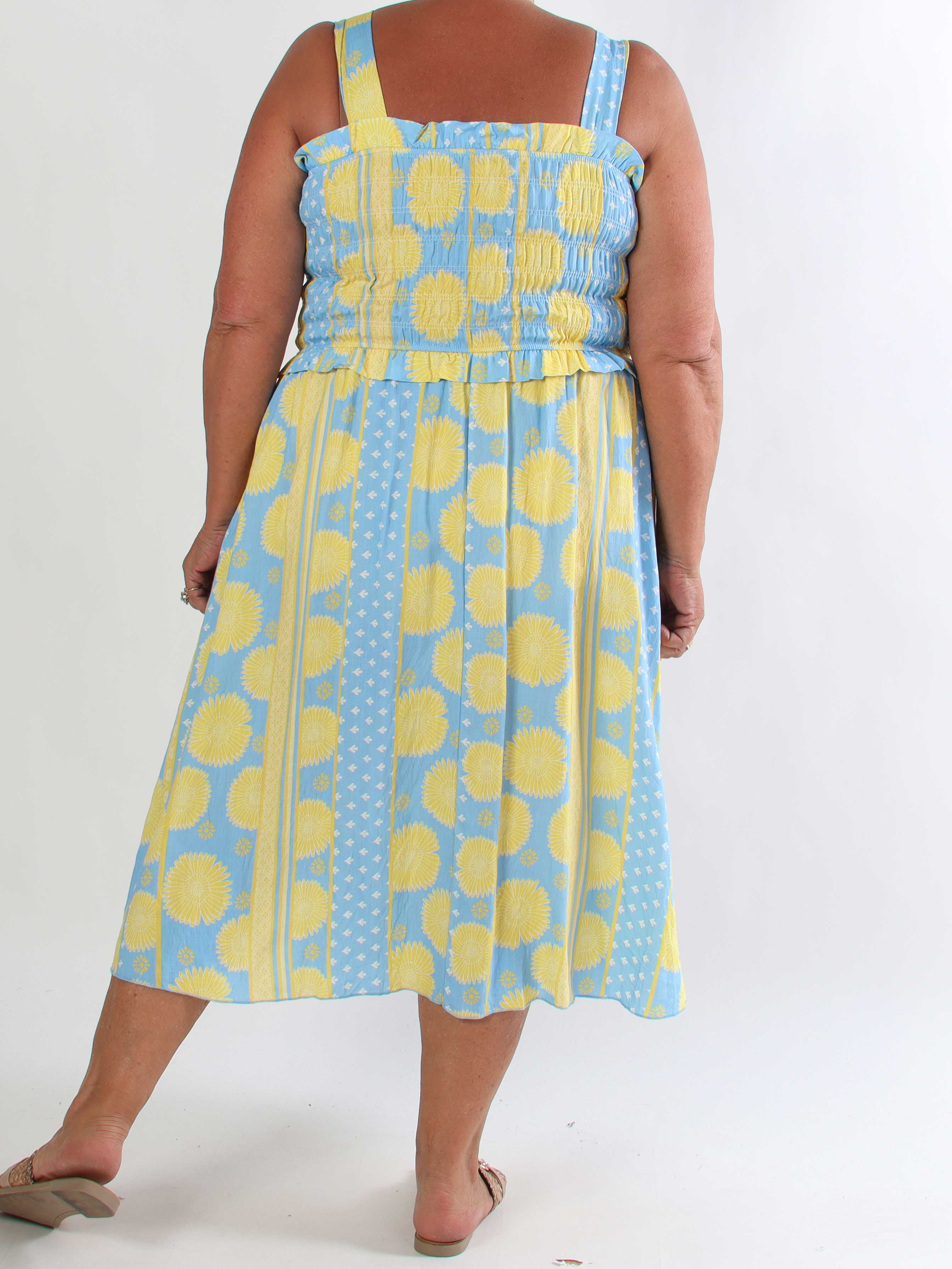 Marisol Sunburst - Blomstret plus size sommerkjole i viskose med smock henover brystet